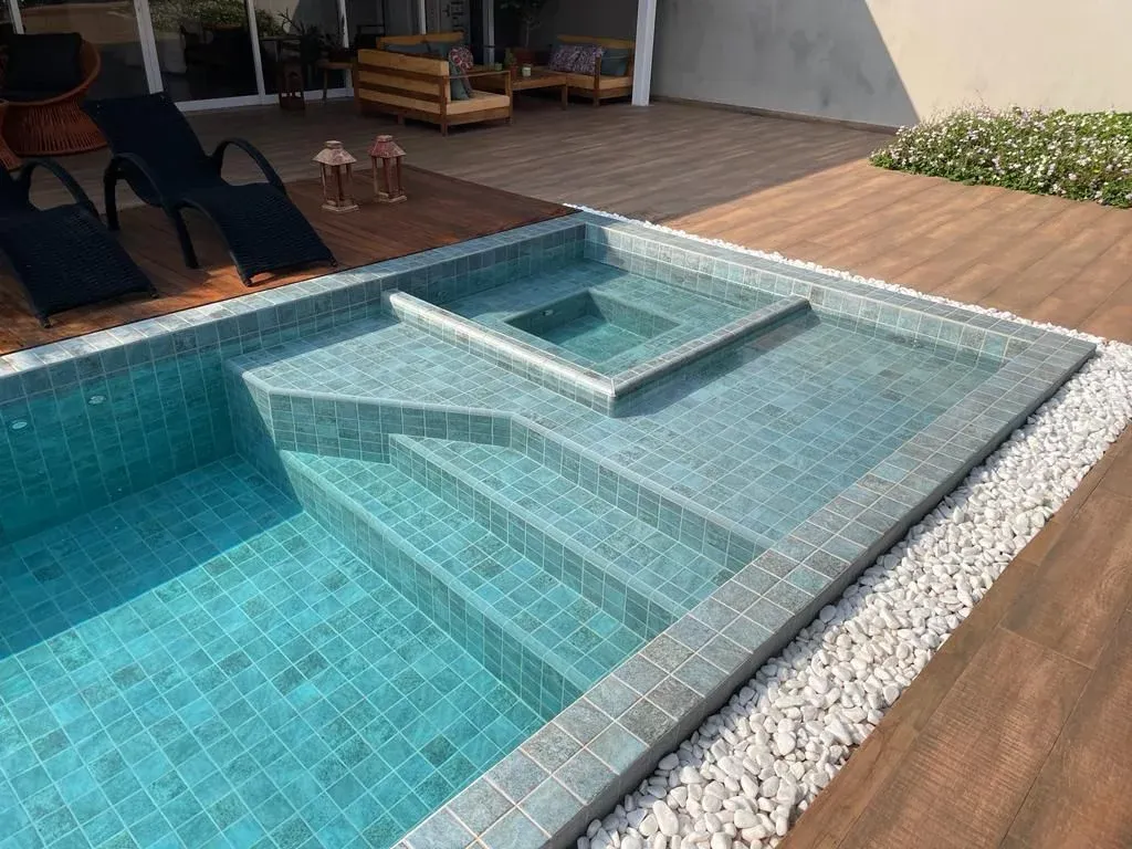 Elegance Diamond fiberglass pool installed by Ford Concrete in Kansas City