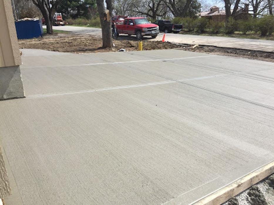 Commercial concrete pad installation Kansas City — large slab pour | Ford Concrete