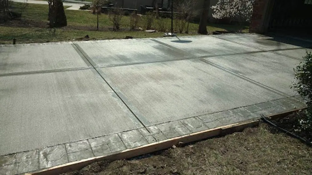 Concrete driveway with control joints Kansas City — professional finish | Ford Concrete