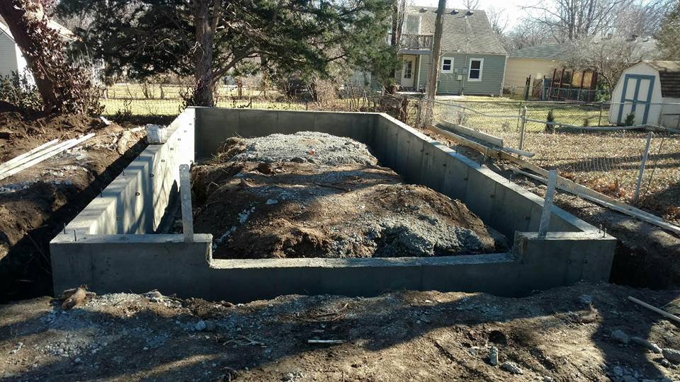 Concrete foundation walls Kansas City — forms and rebar | Ford Concrete