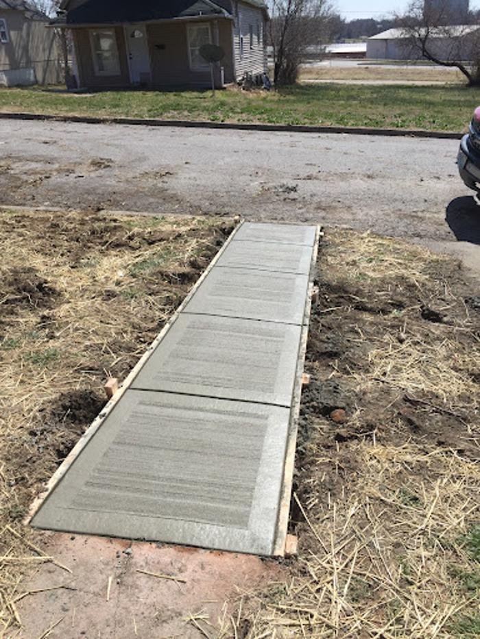 Concrete sidewalk contractor Kansas City — narrow residential path | Ford Concrete