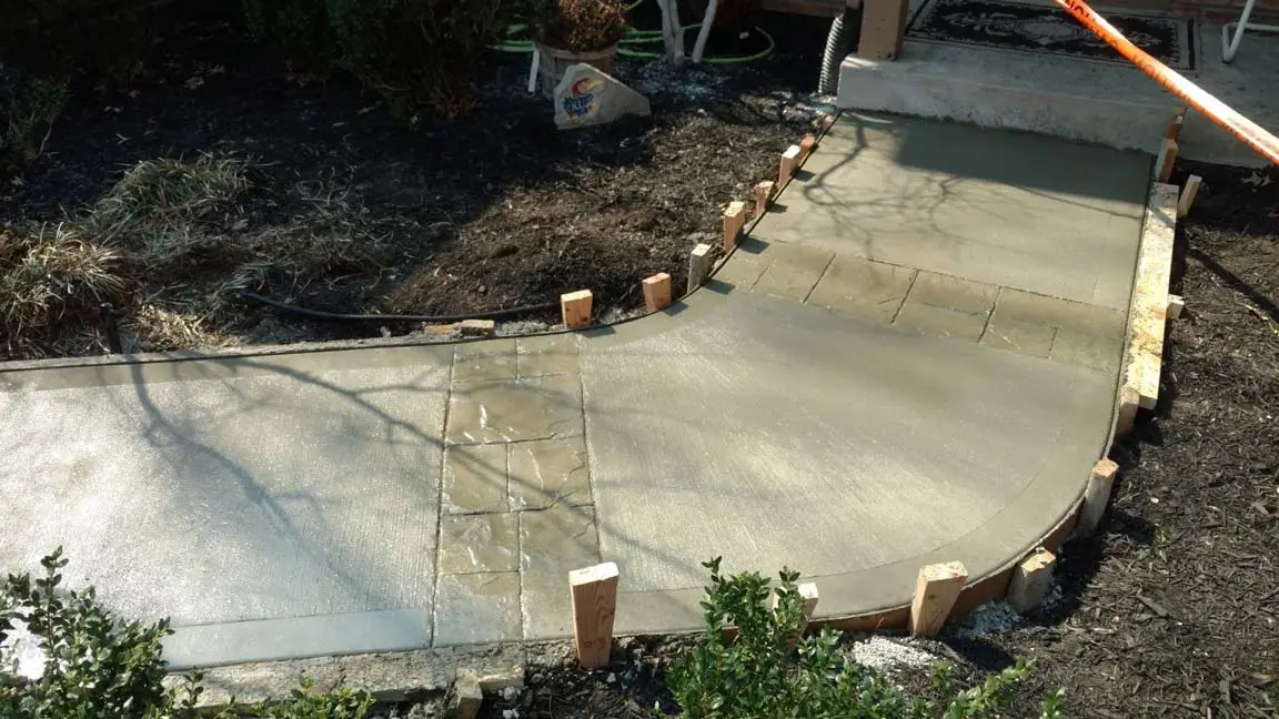 Concrete walkway forming Kansas City — curved path in forms | Ford Concrete