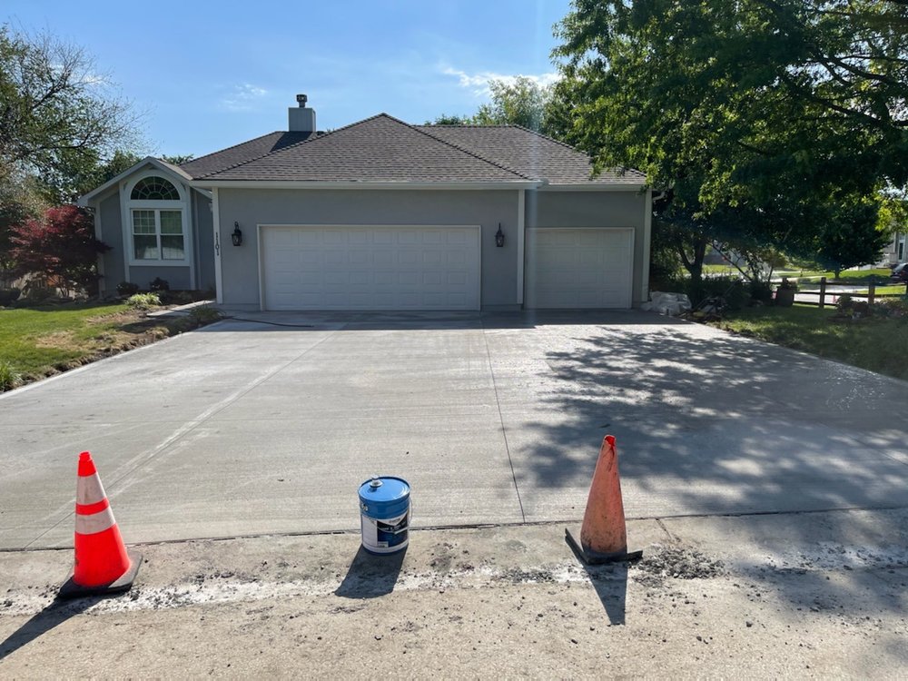 Three-car concrete driveway Kansas City — wide residential pour | Ford Concrete